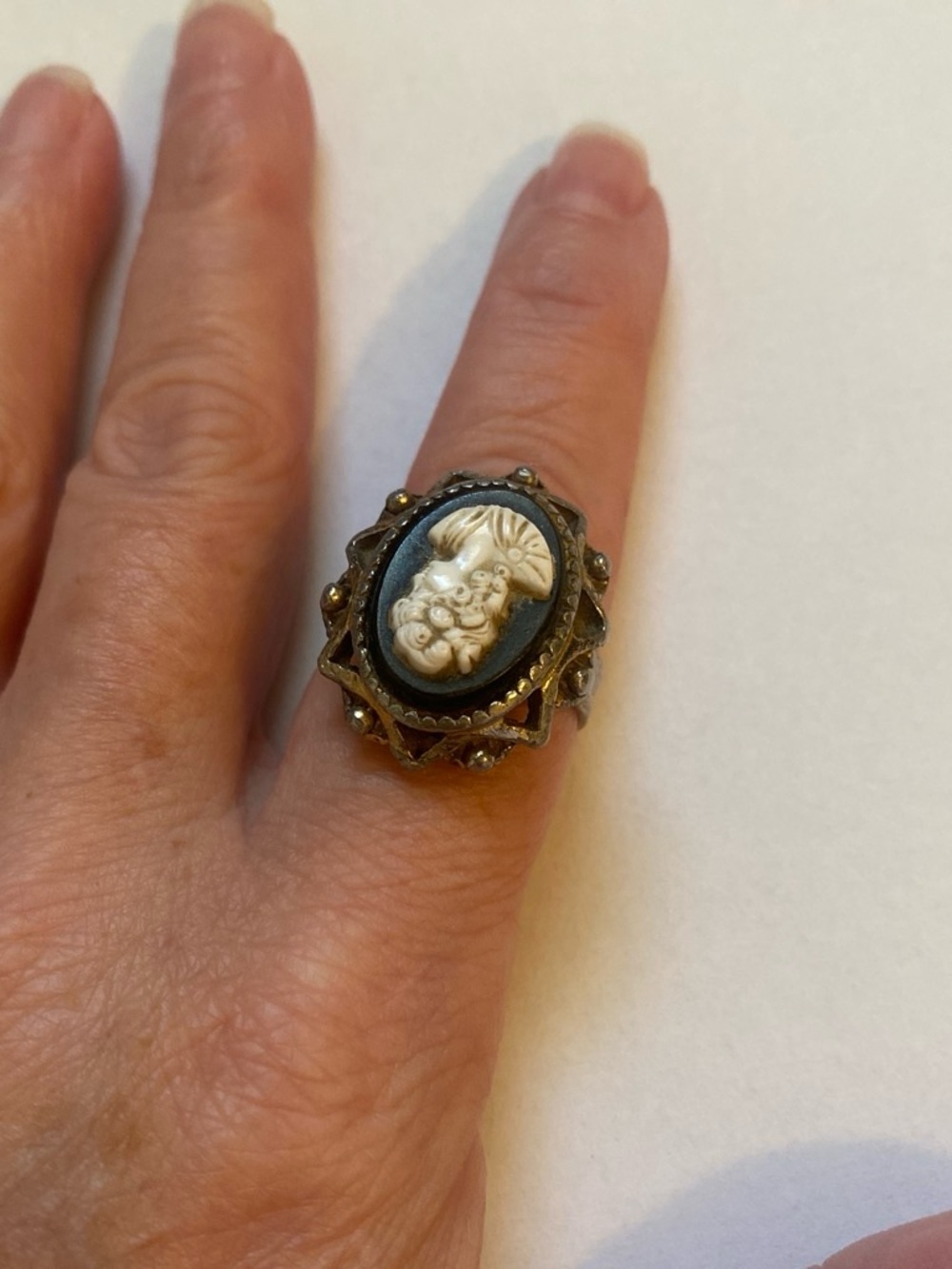 Vintage Cameo Statement Ring - Black and Cream